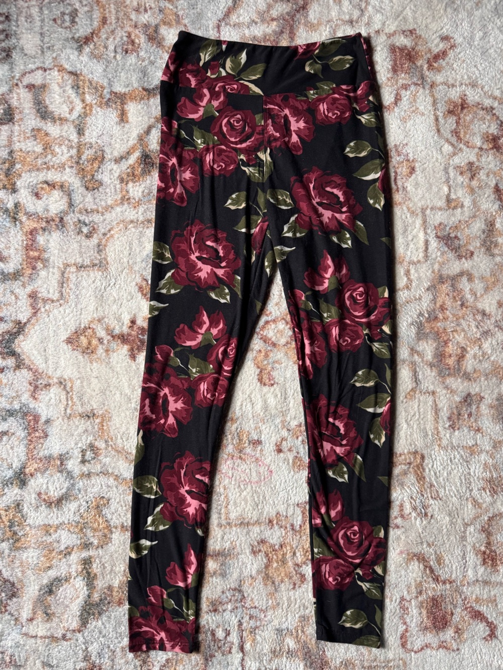 🌟3/$20 Eligible! Women’s Black Floral Leggings with Burgundy Roses